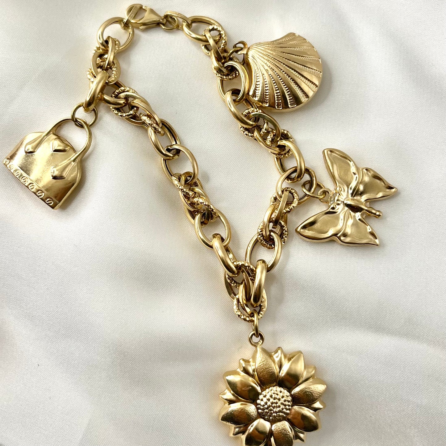 Oversized Charm Bracelet BR048