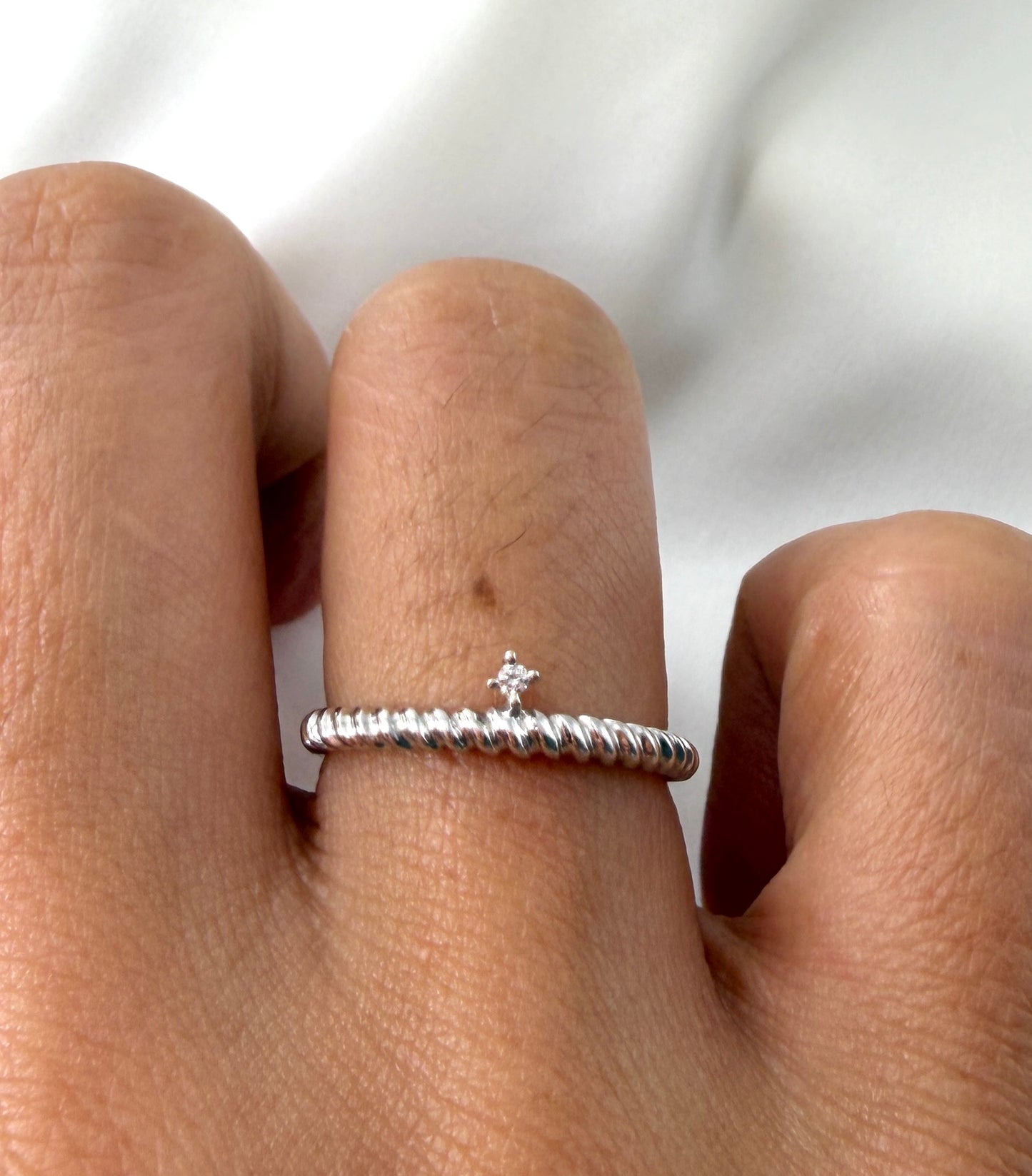 HK Dainty Diamond Twisted Ring RG025