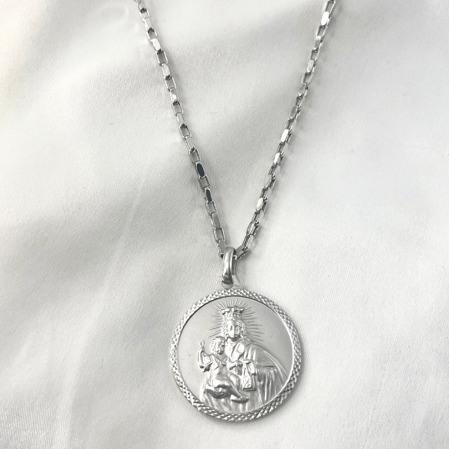 Sacred Heart/ Sto. Niño Medallion Necklace NL153