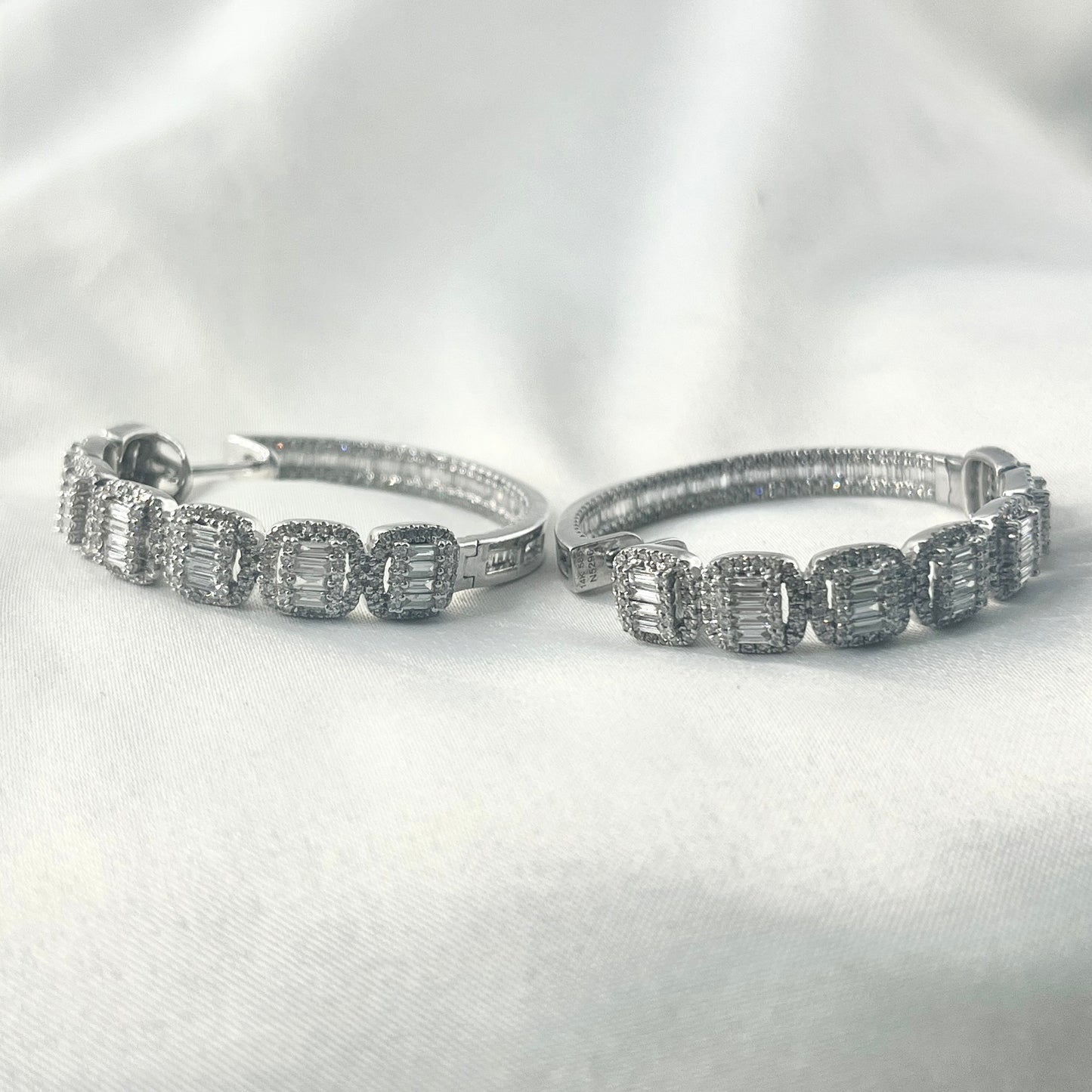 In & Out Baguette Hoop HK ER164