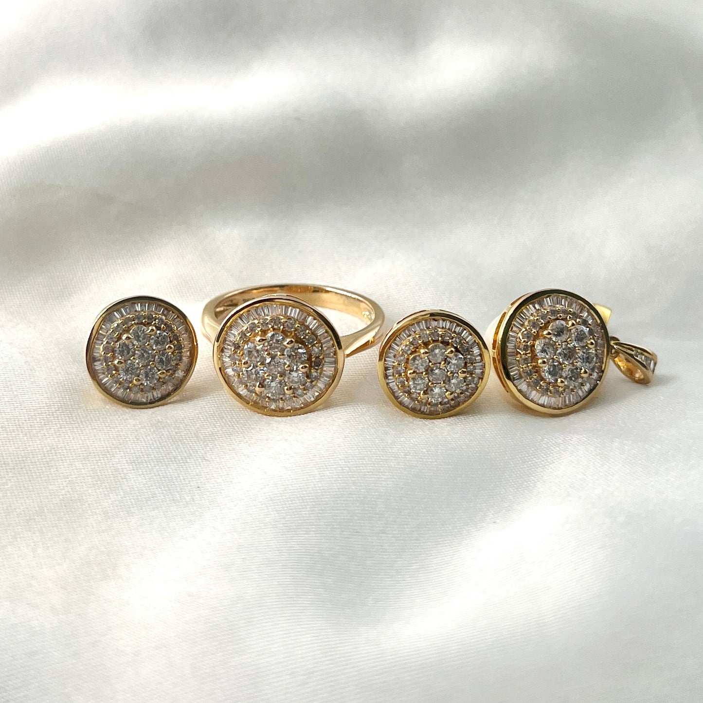 Classic Round Diamond Set ST062