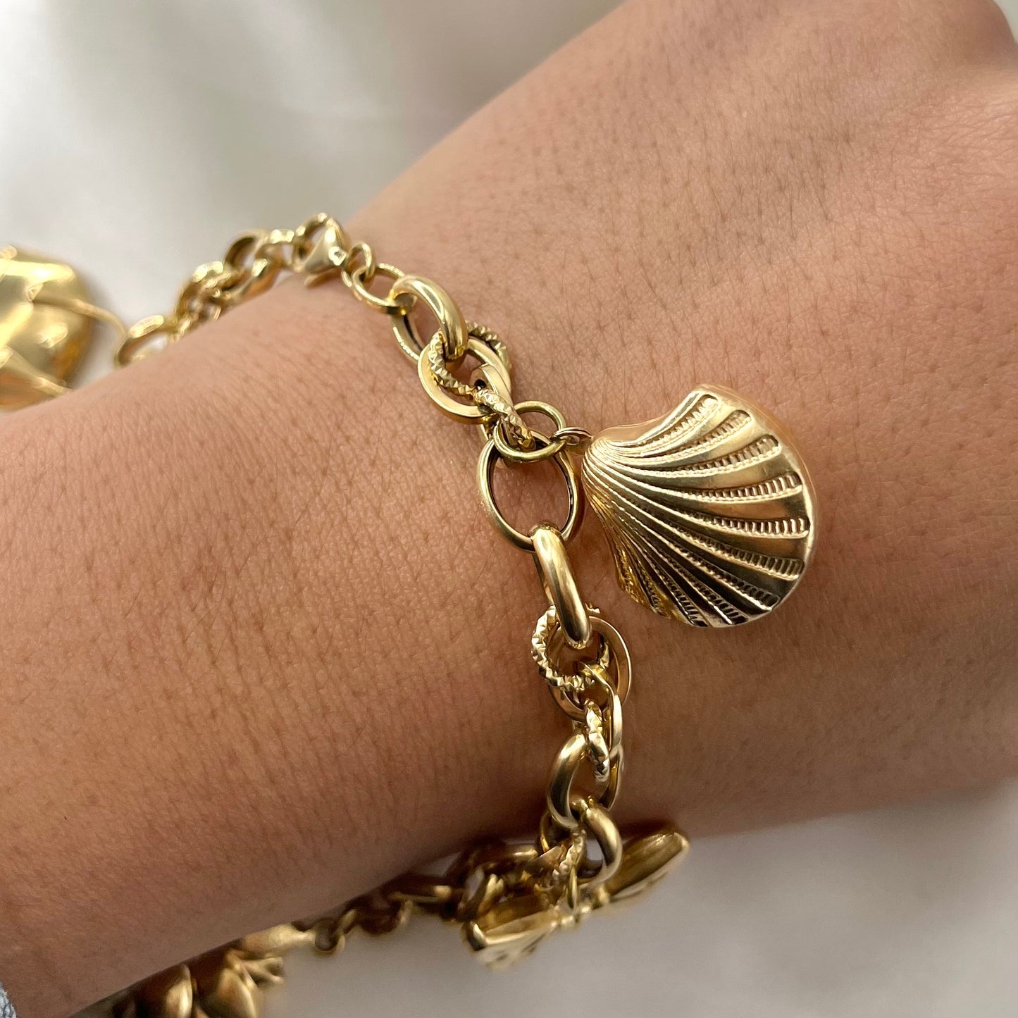 Oversized Charm Bracelet BR048