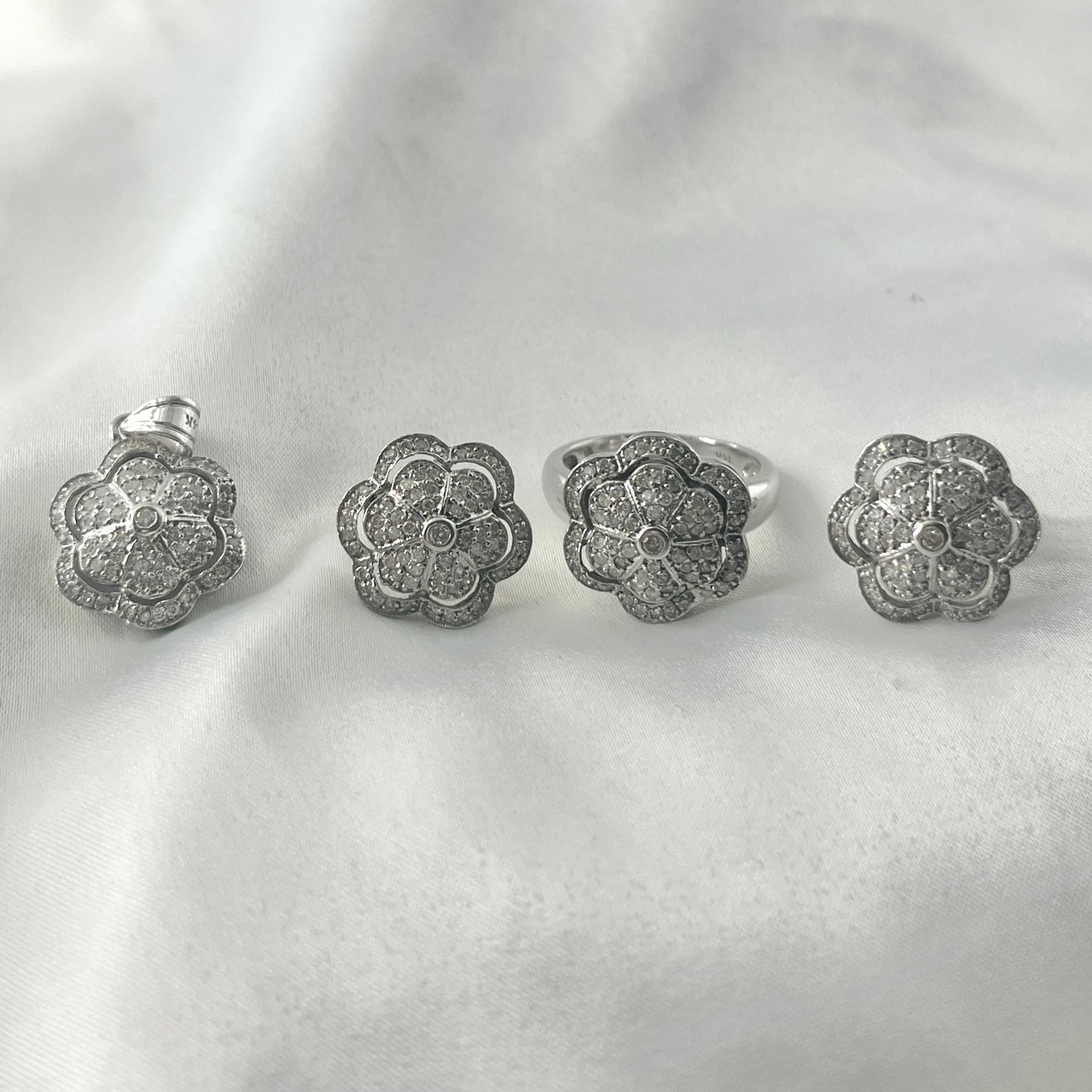 Floral Diamond Set ST069