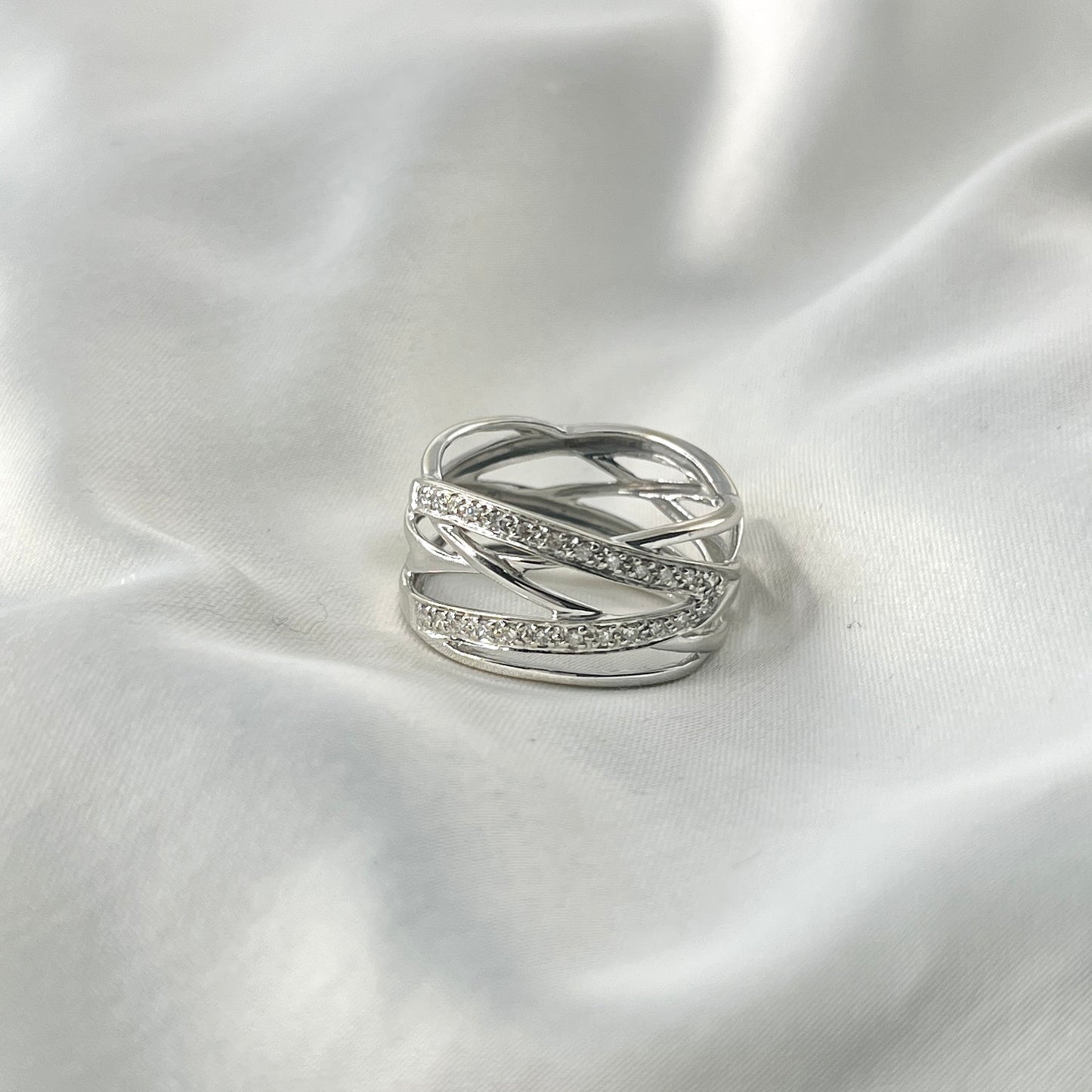 Criss Cross Diamond Ring RG095