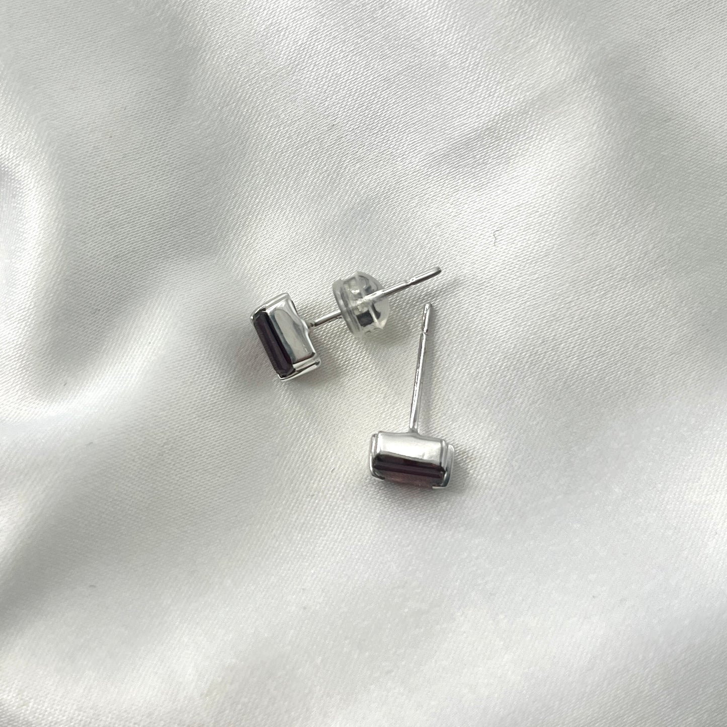 Garnet Rectangular Earrings ER-056