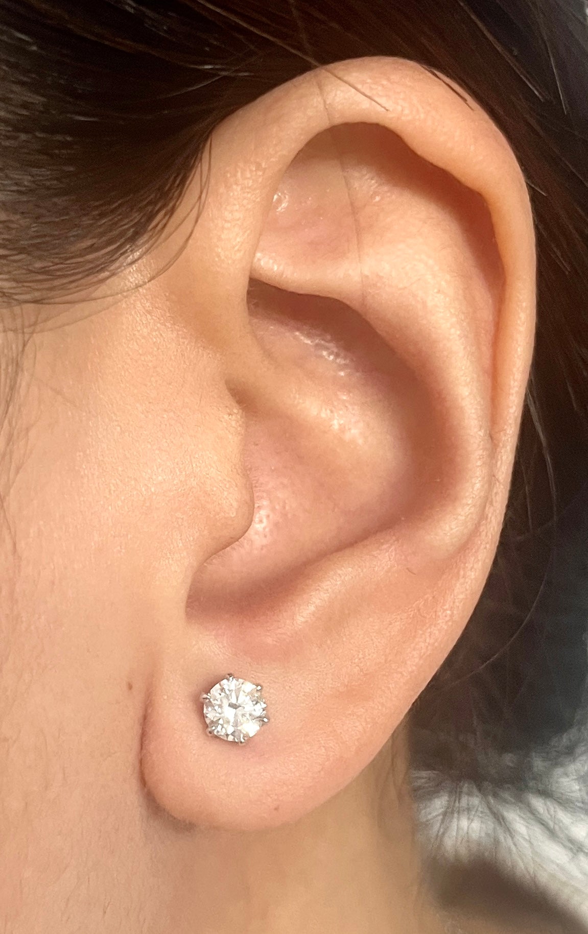 6 Prong Solo Diamond Earrings DE010