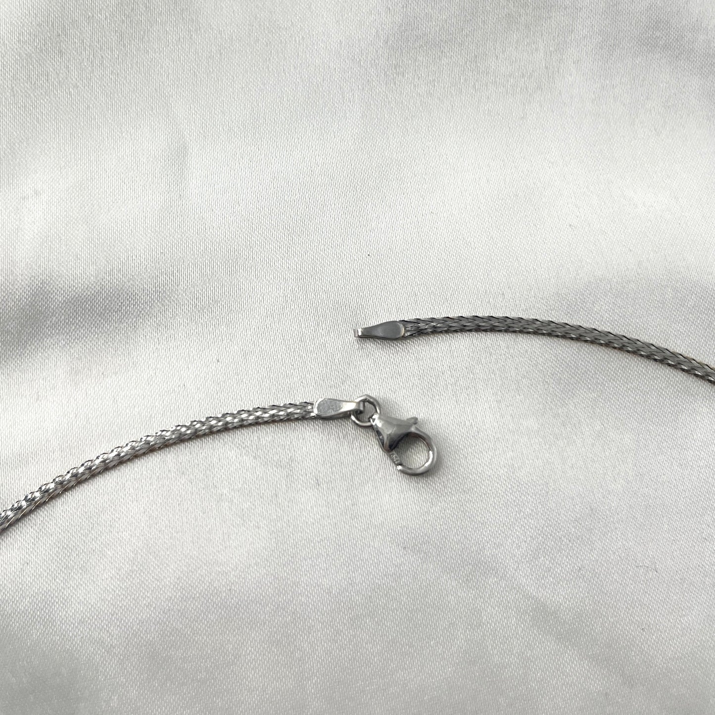 Reversible Omega Pearl Necklace NL179
