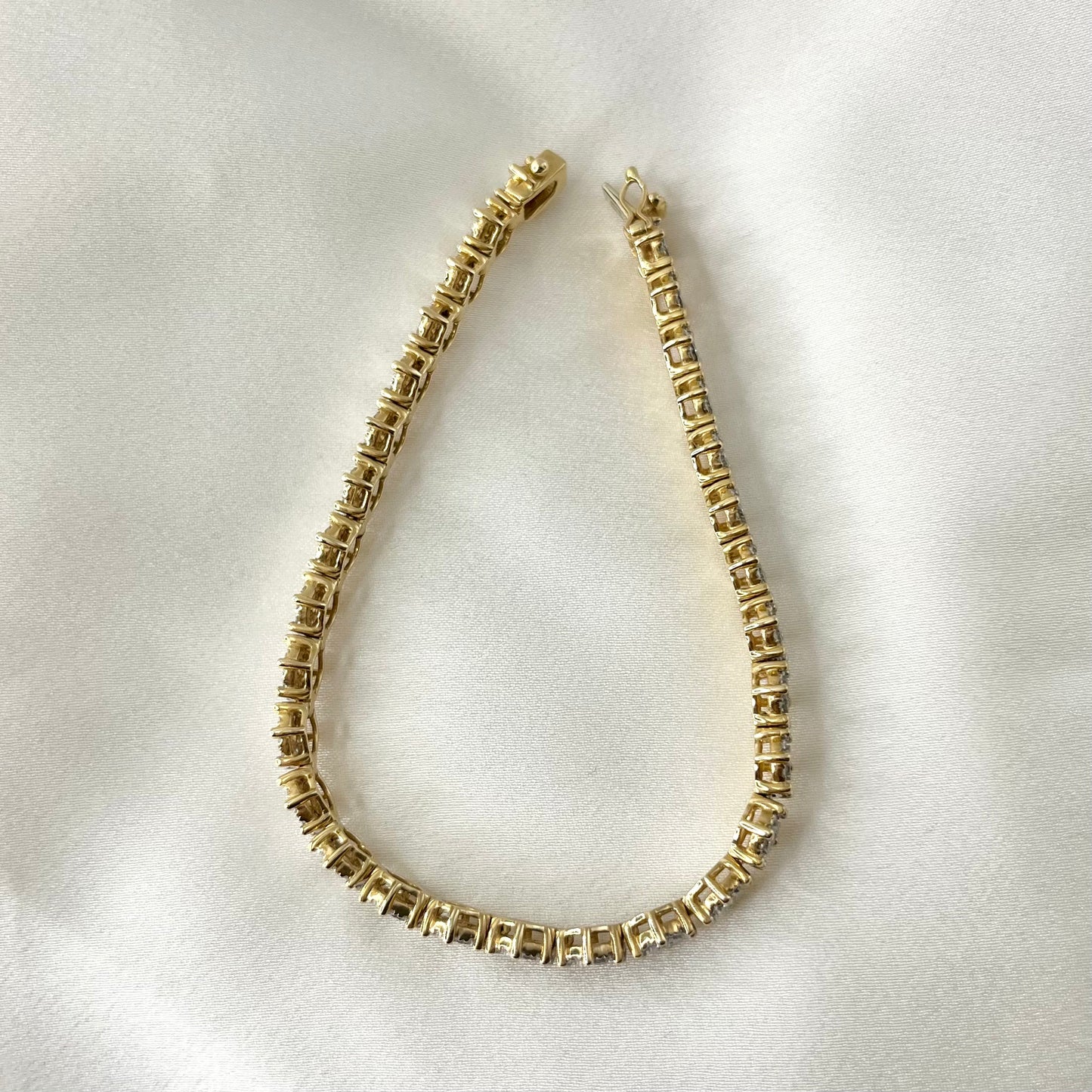 Illusion Tennis Bracelet HK BR081