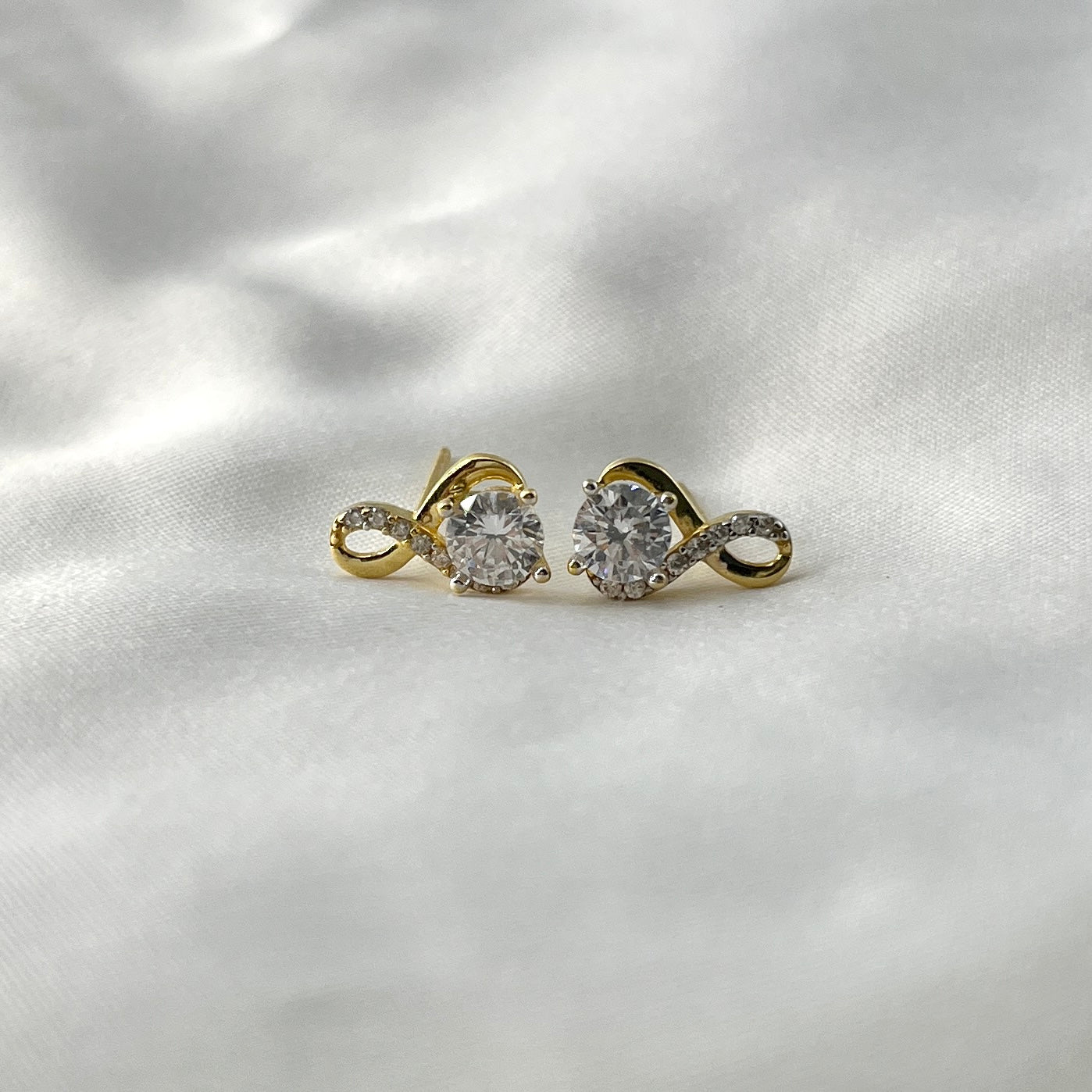 Infinity Zirconia Earrings ER177