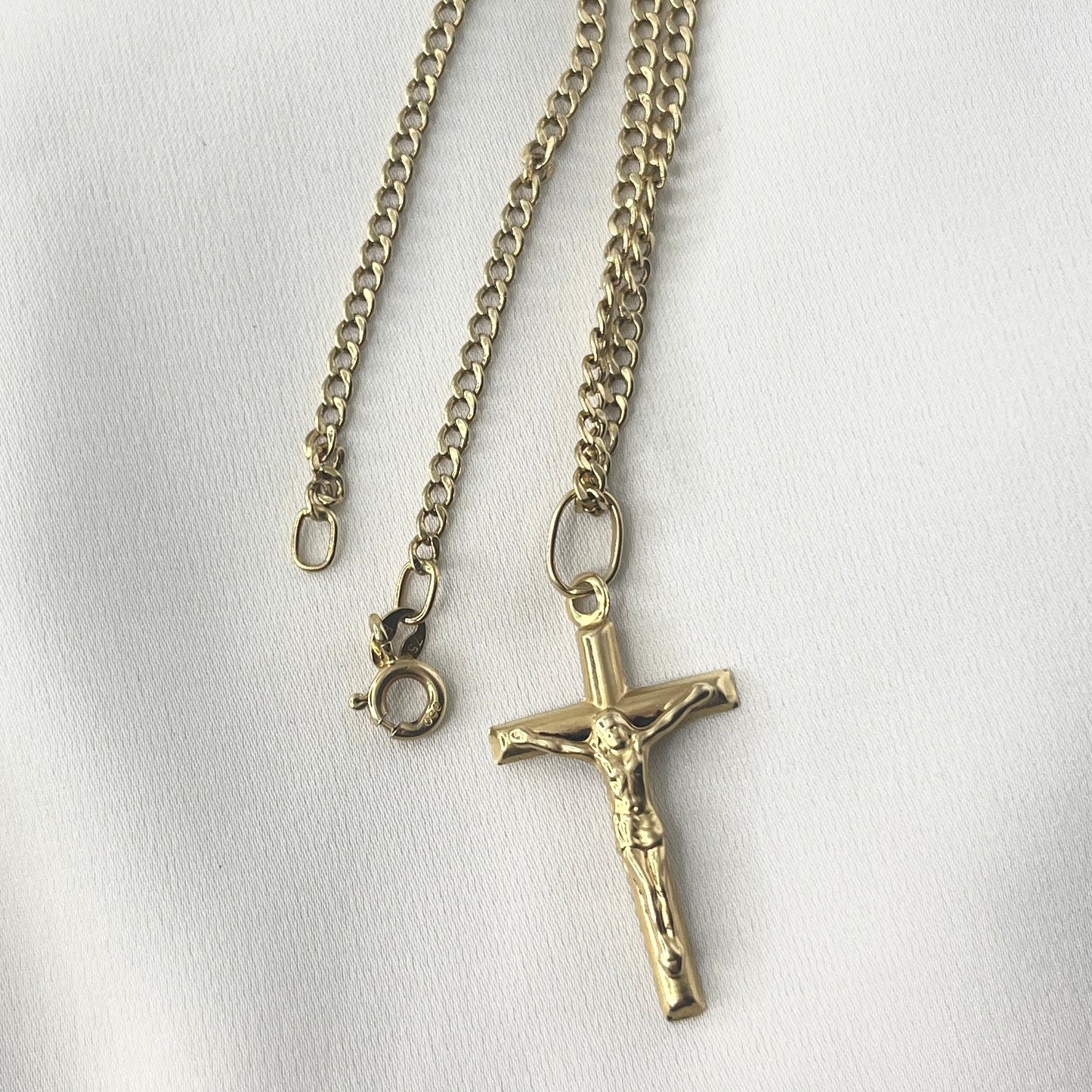 Cross Yellow Gold Necklace MN032
