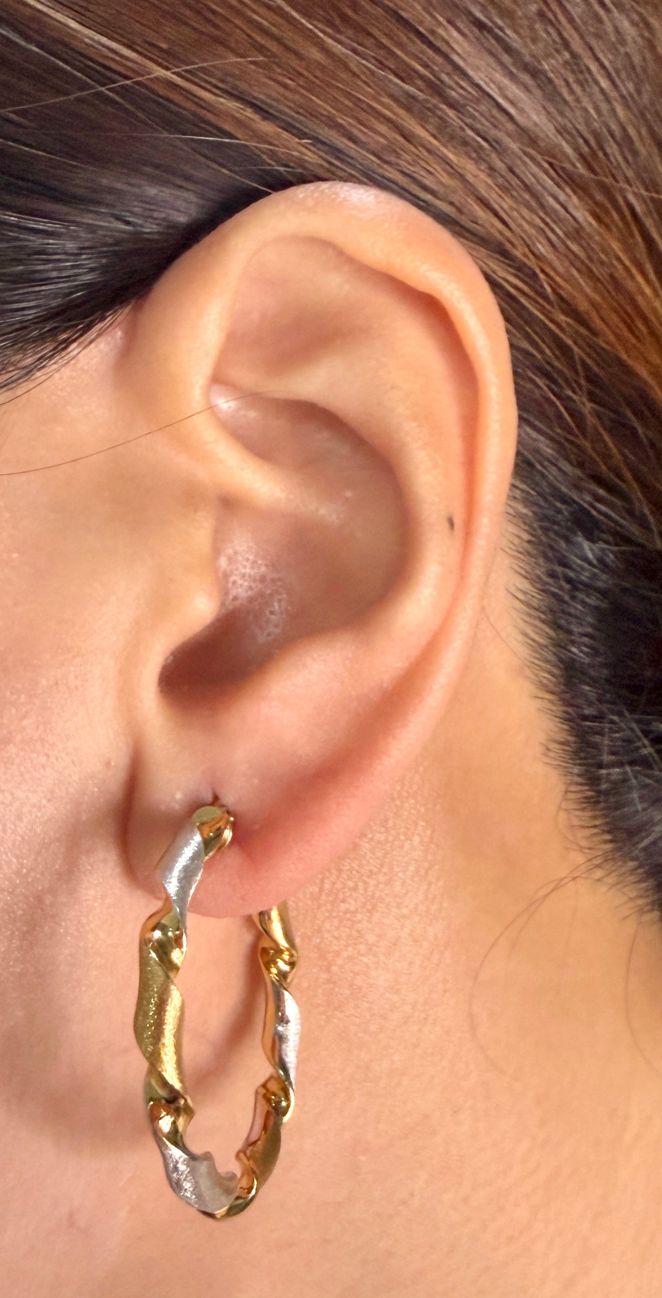 Matte Twisted Hoop ER010