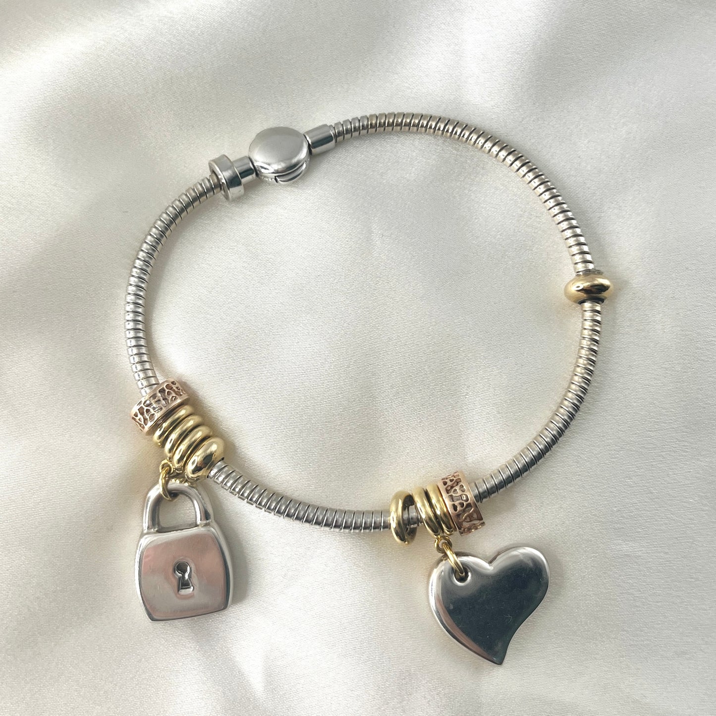 Padlock & Heart Charm Bracelet BR090
