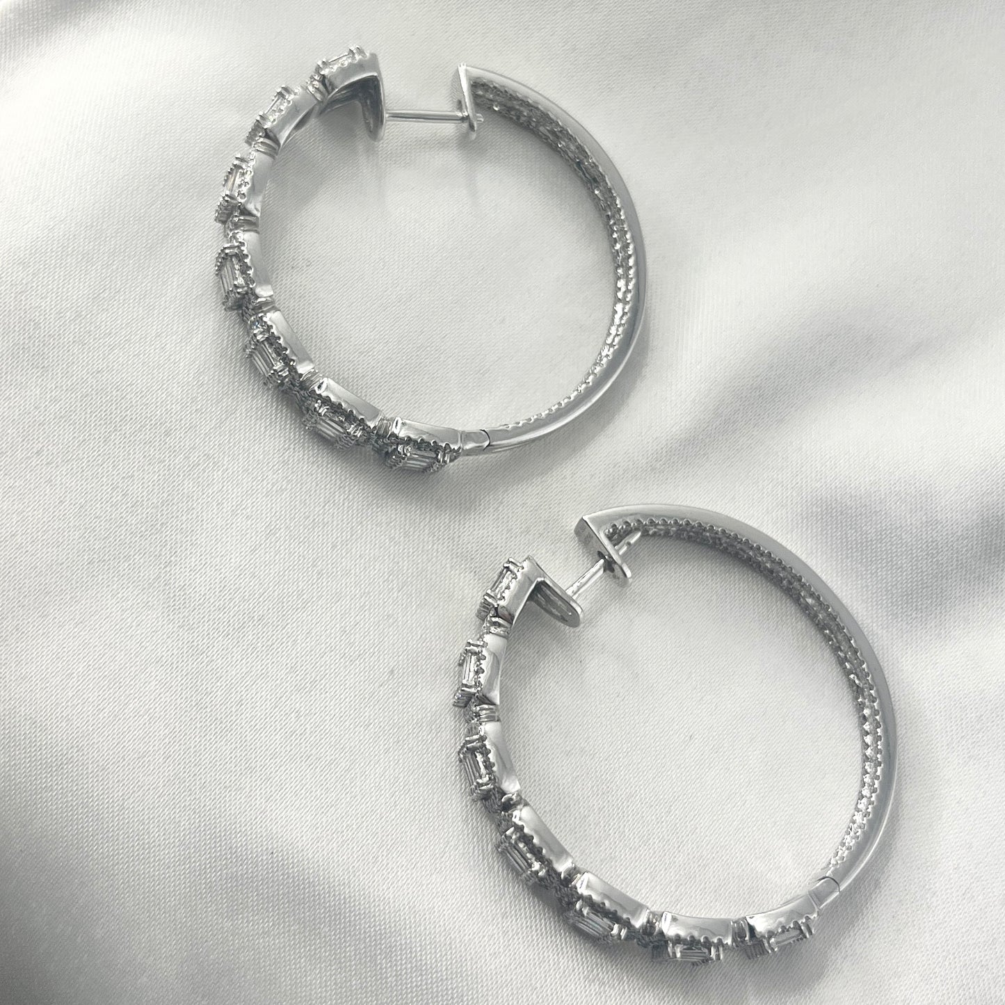 In & Out Baguette Hoop HK ER164