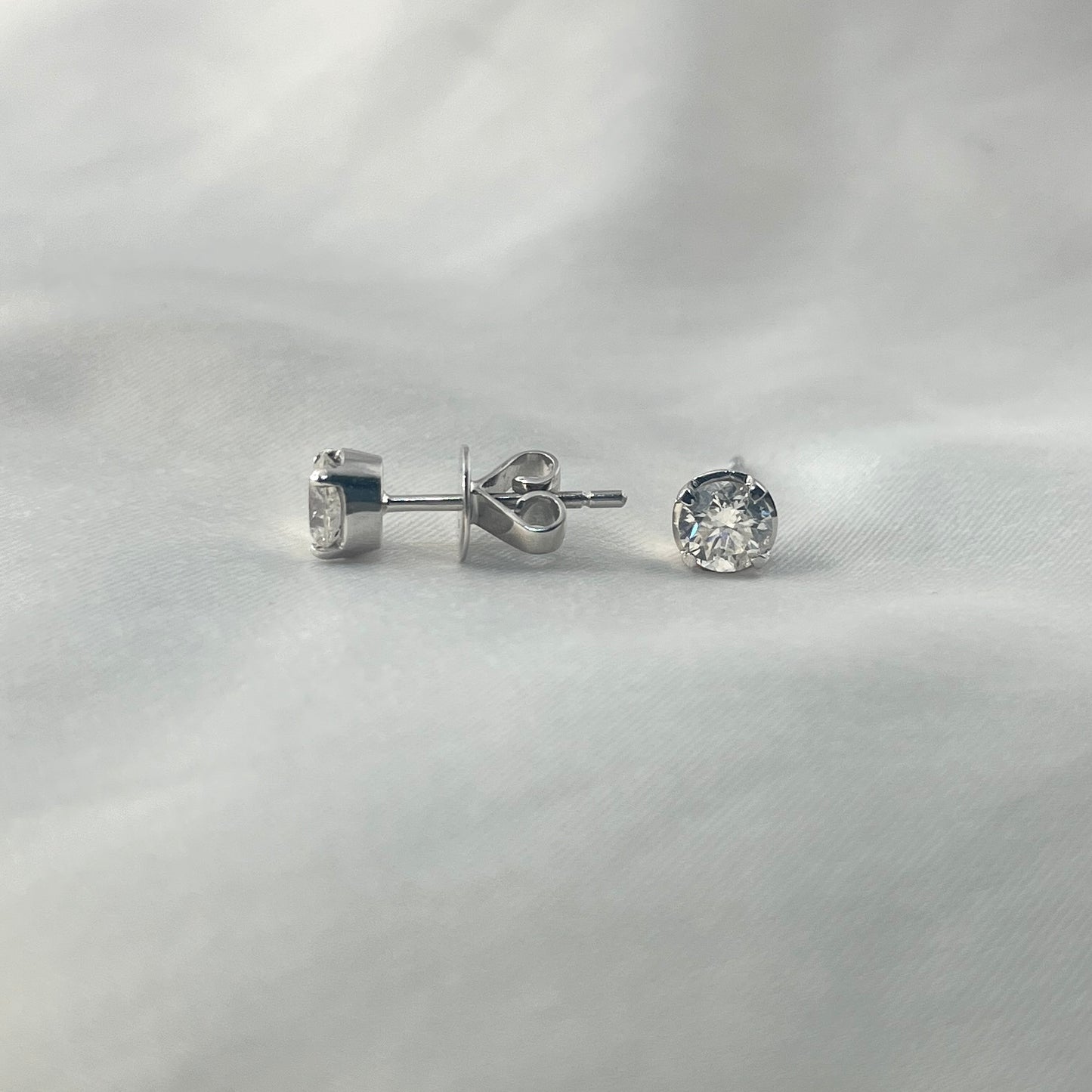 Stud Diamond Earrings DE002