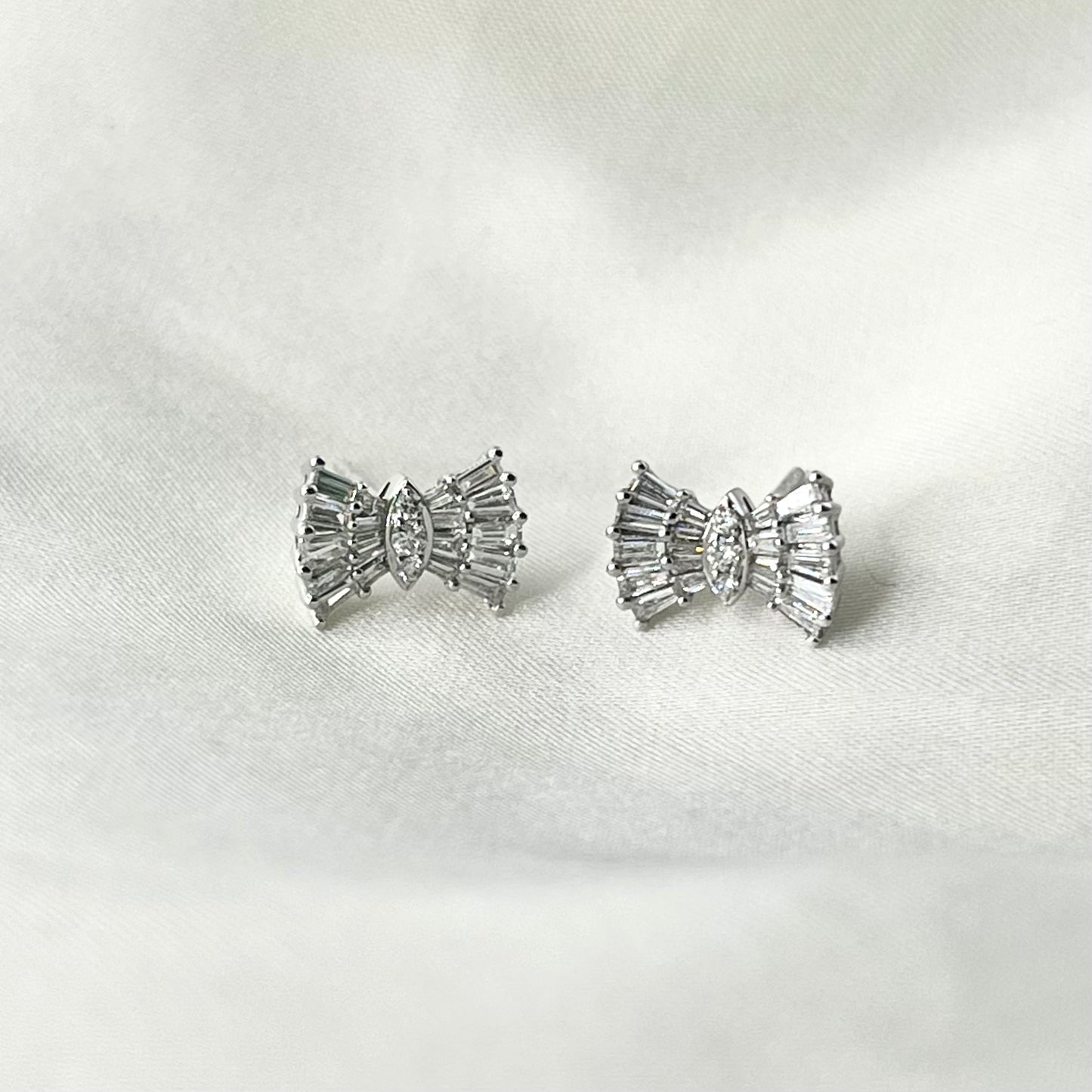 Bow Baguette Diamond Earrings ER080