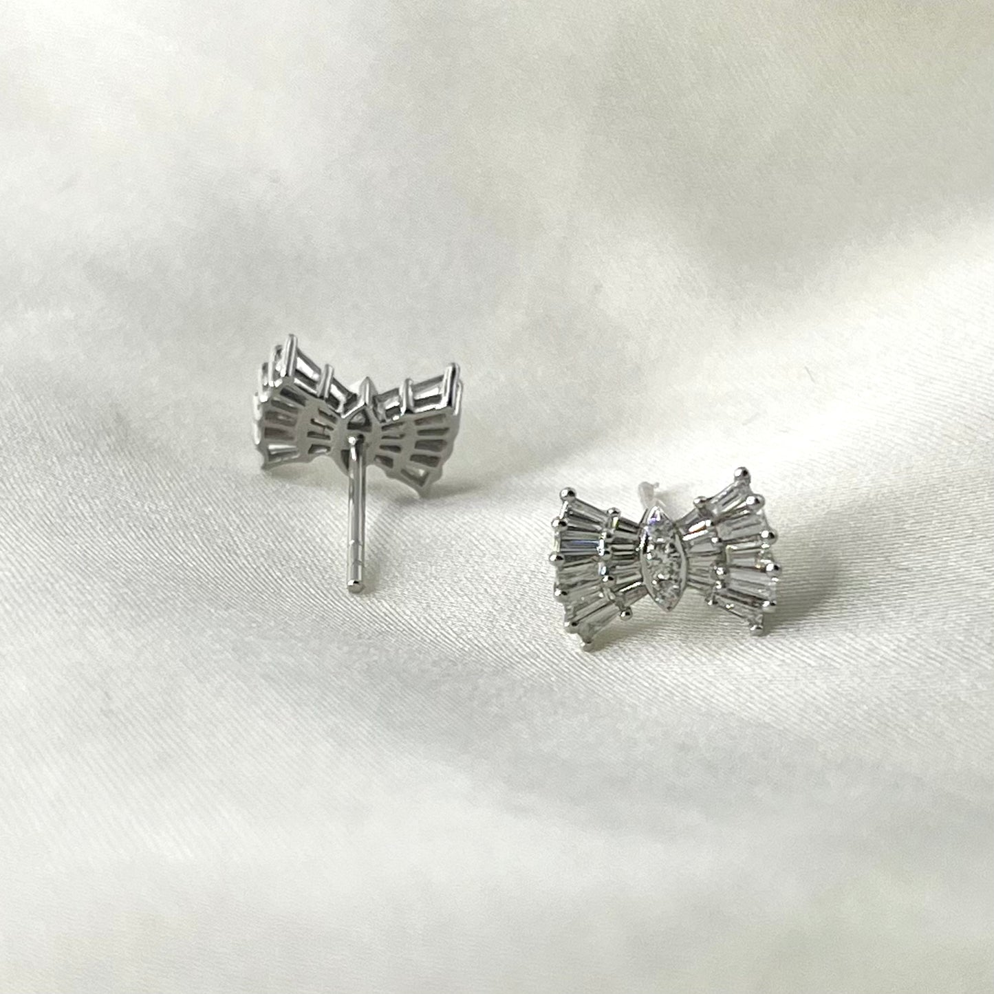 Bow Baguette Diamond Earrings ER080