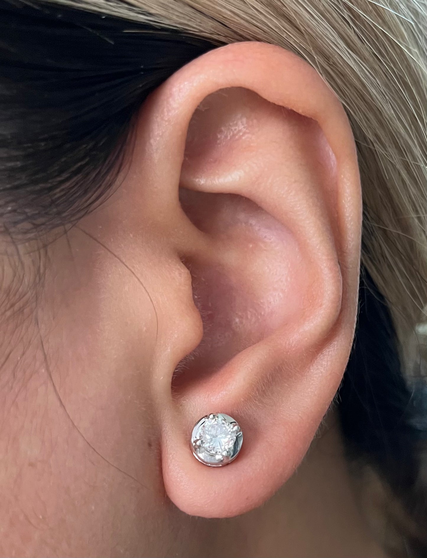 Solo Earrings GIA ER098