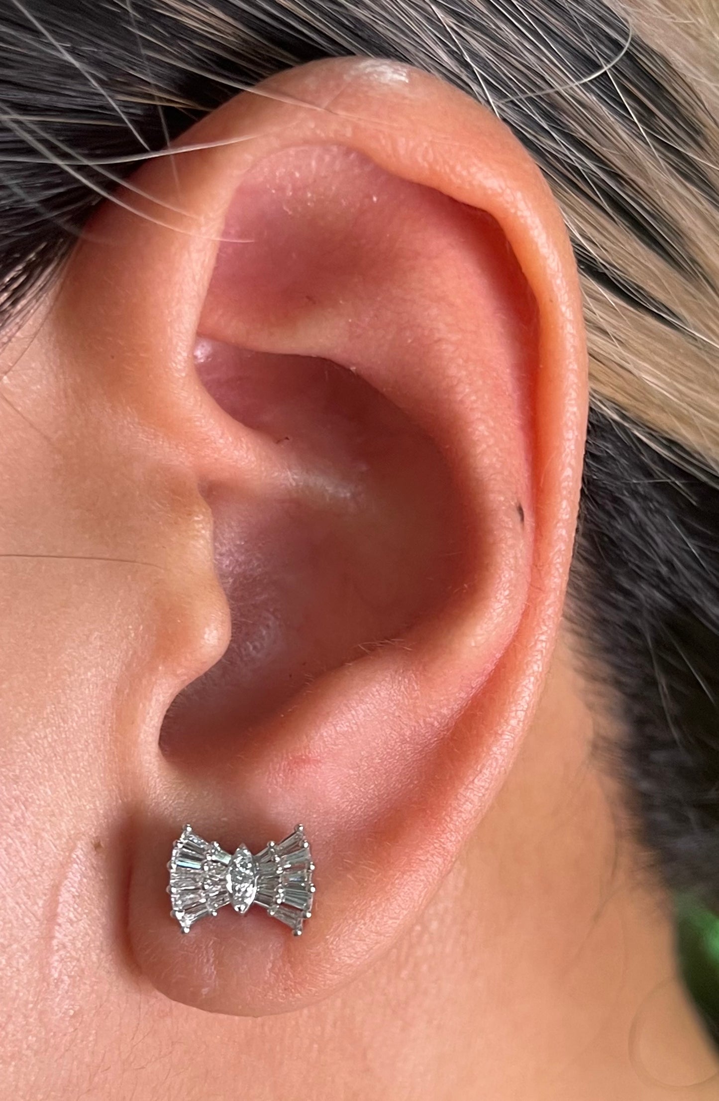 Bow Baguette Diamond Earrings ER080