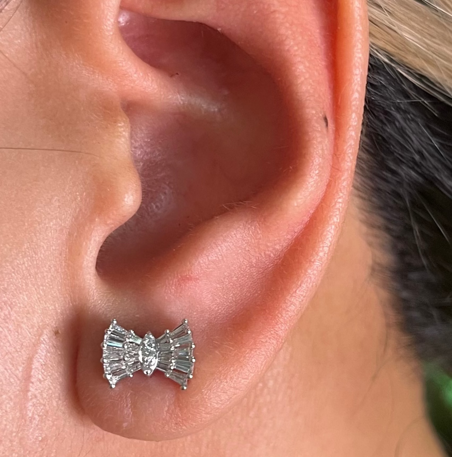 Bow Baguette Diamond Earrings ER080