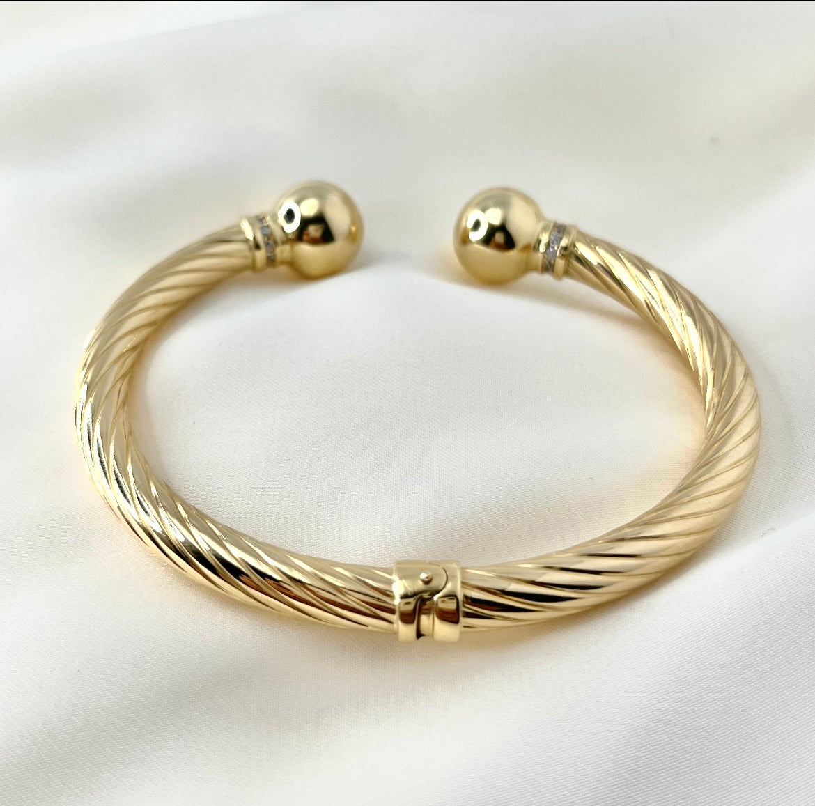 Spiral Yellow Bangle BR020