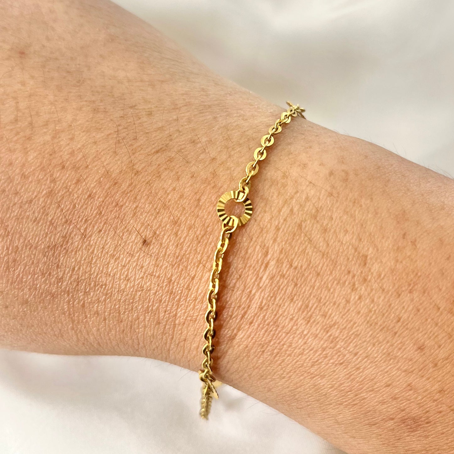 Dainty Yellow Gold Bracelet BR037
