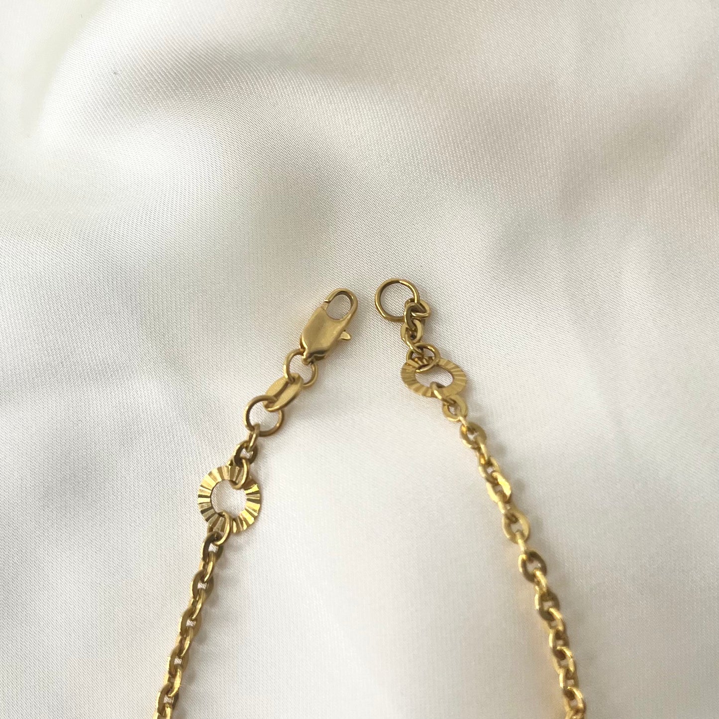 Dainty Yellow Gold Bracelet BR037