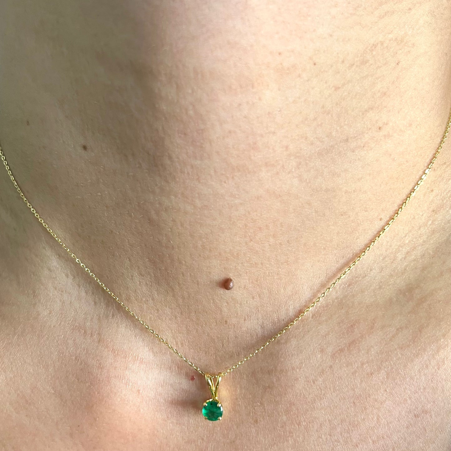 Round Natural Emerald Birthstone NL041
