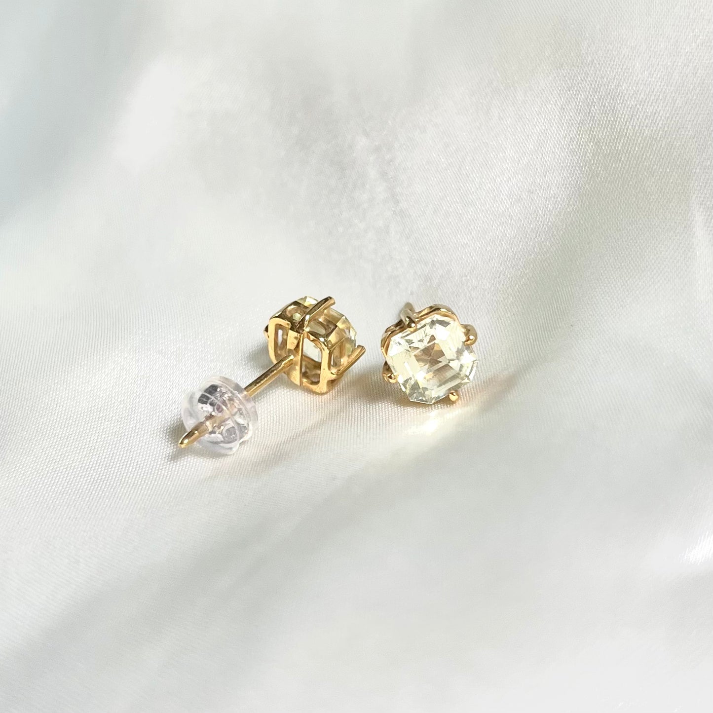 Light Topaz Birthstone ER055