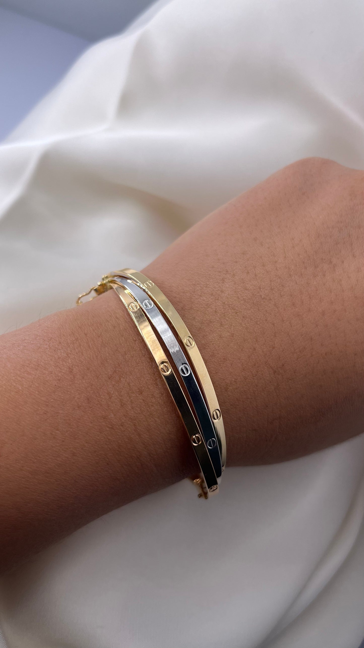 Intertwined Tricolor Bangle BR018