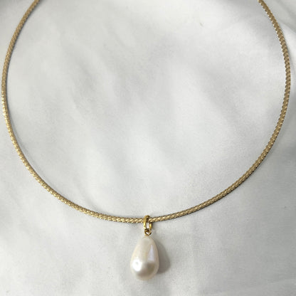 Reversible Omega Pearl Necklace NL179
