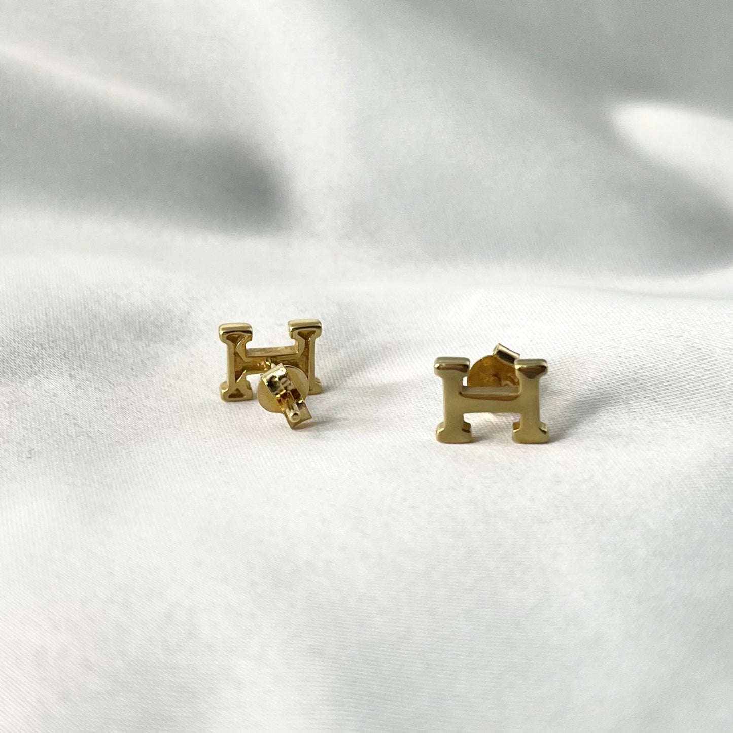 Letter H Stud Earrings ER135