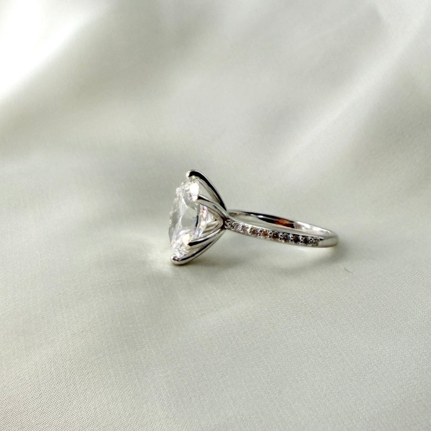 IGI Oval Brilliant CVD Diamond Ring RG039