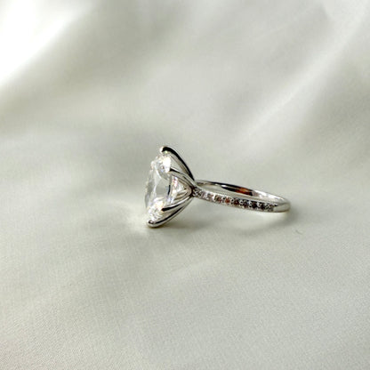 IGI Oval Brilliant CVD Diamond Ring RG039