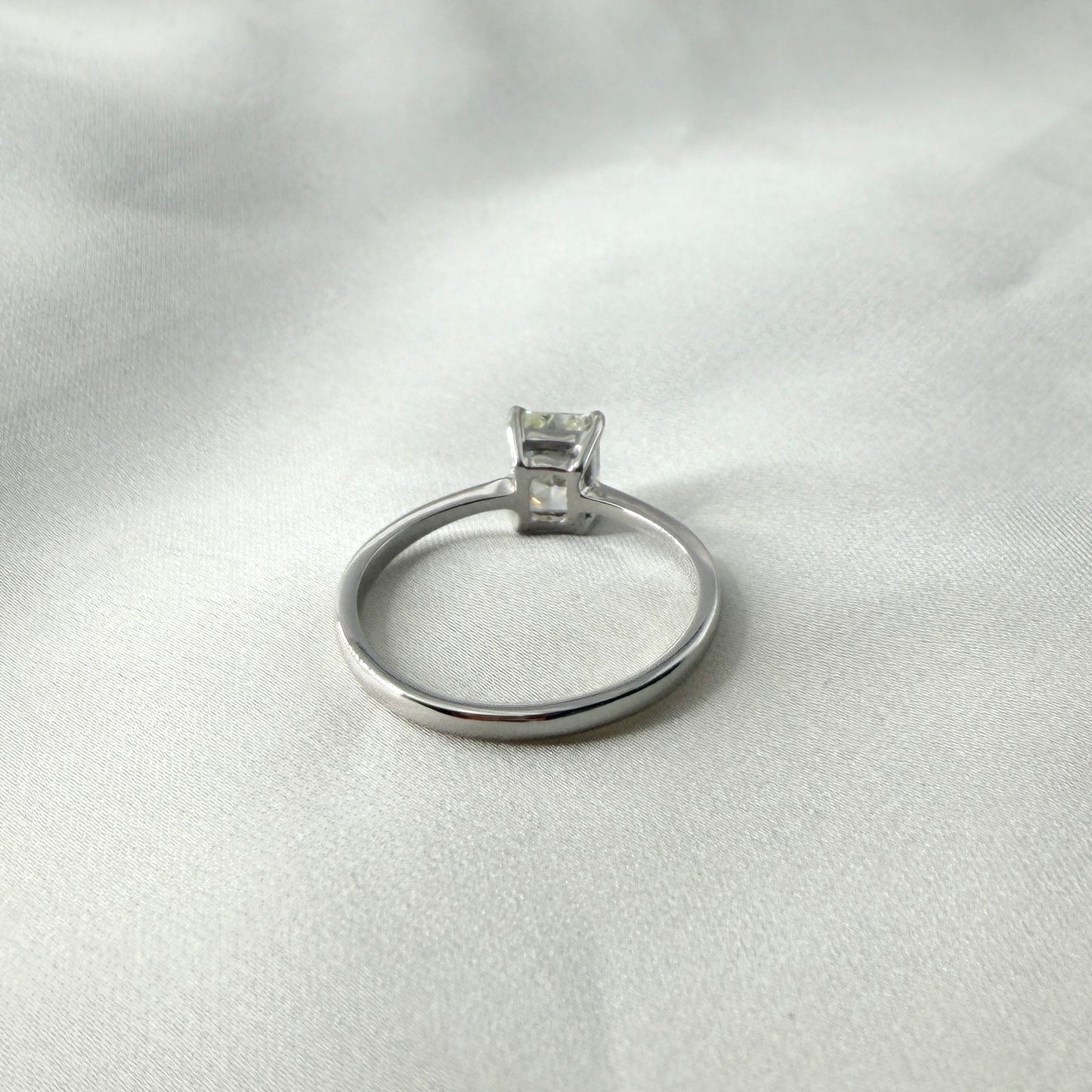 GIA Emerald Cut Solo Ring ER017