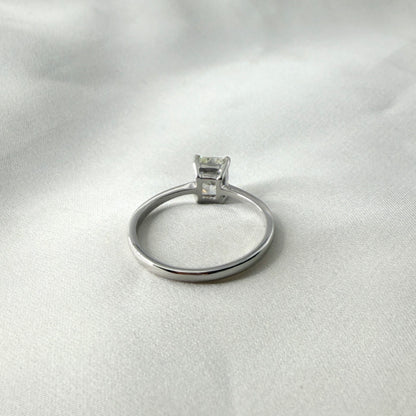 GIA Emerald Cut Solo Ring ER017
