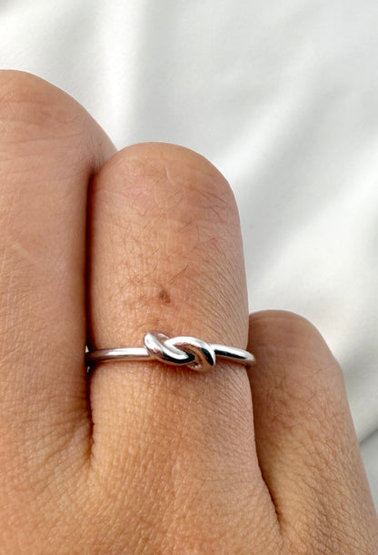 White Gold Knot Ring RG023
