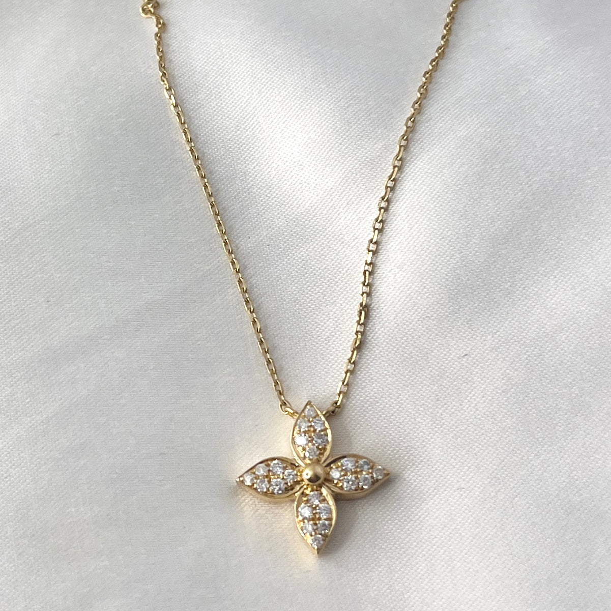 HK Star Blossom Diamond Necklace NL187