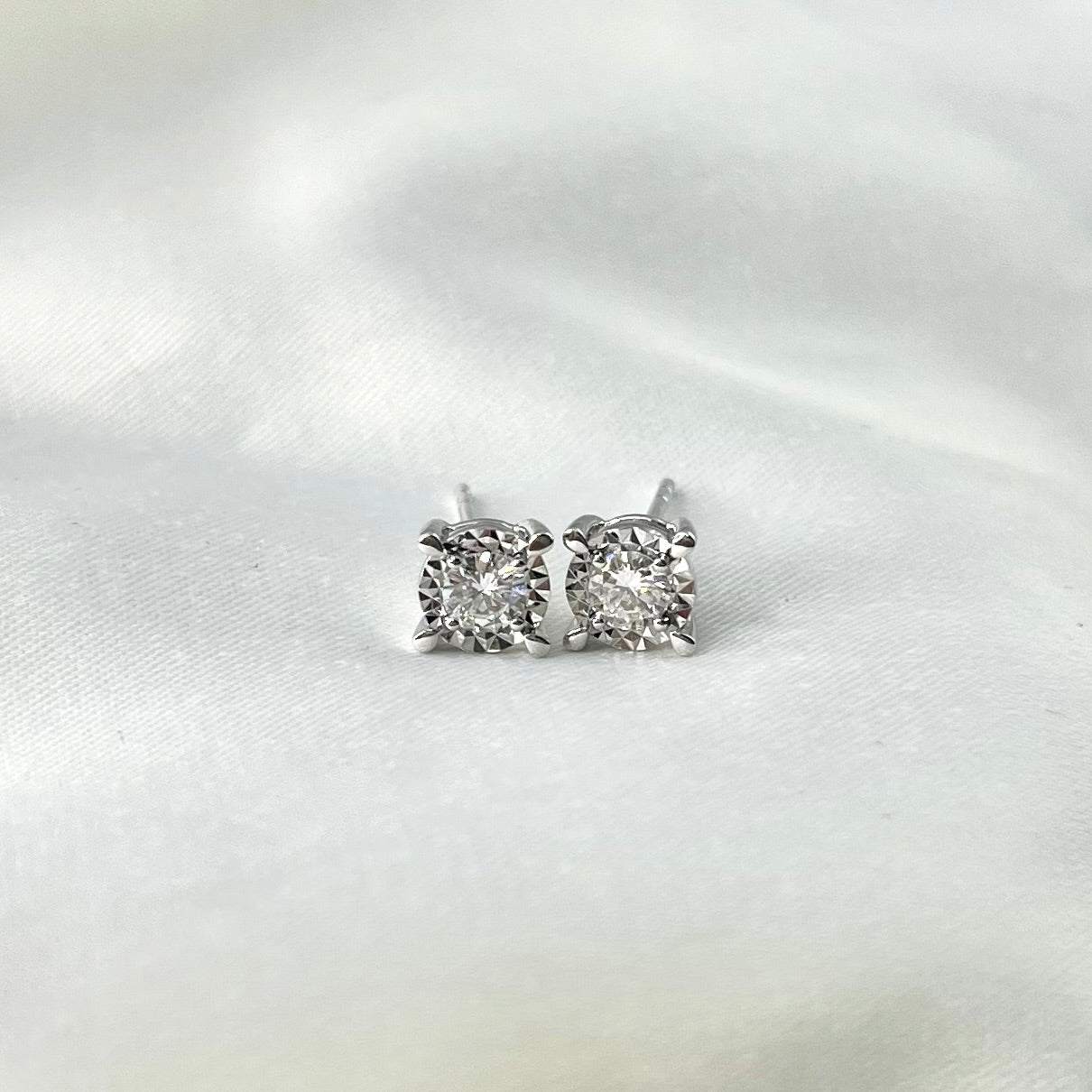 Stud Illusion Diamond ER139