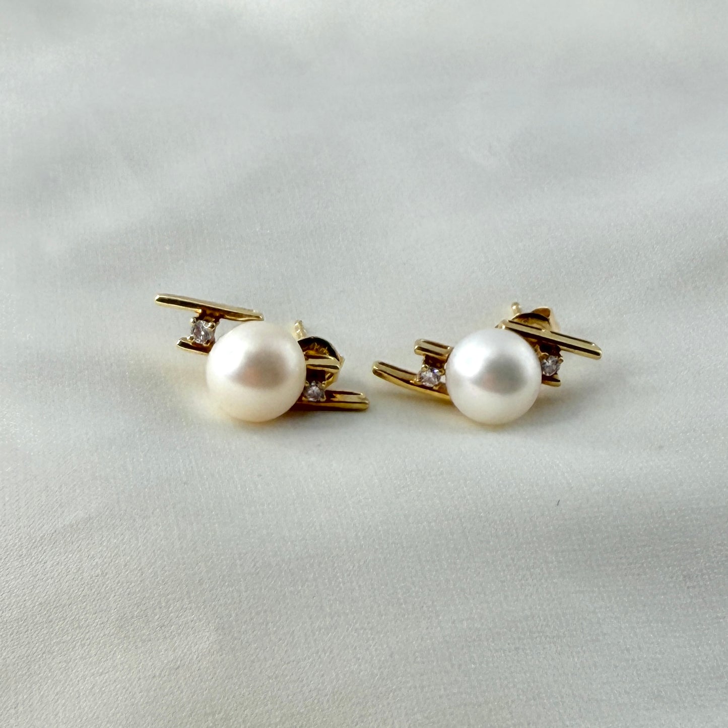 Pearl Diamond Set Earrings & Pendant ST077