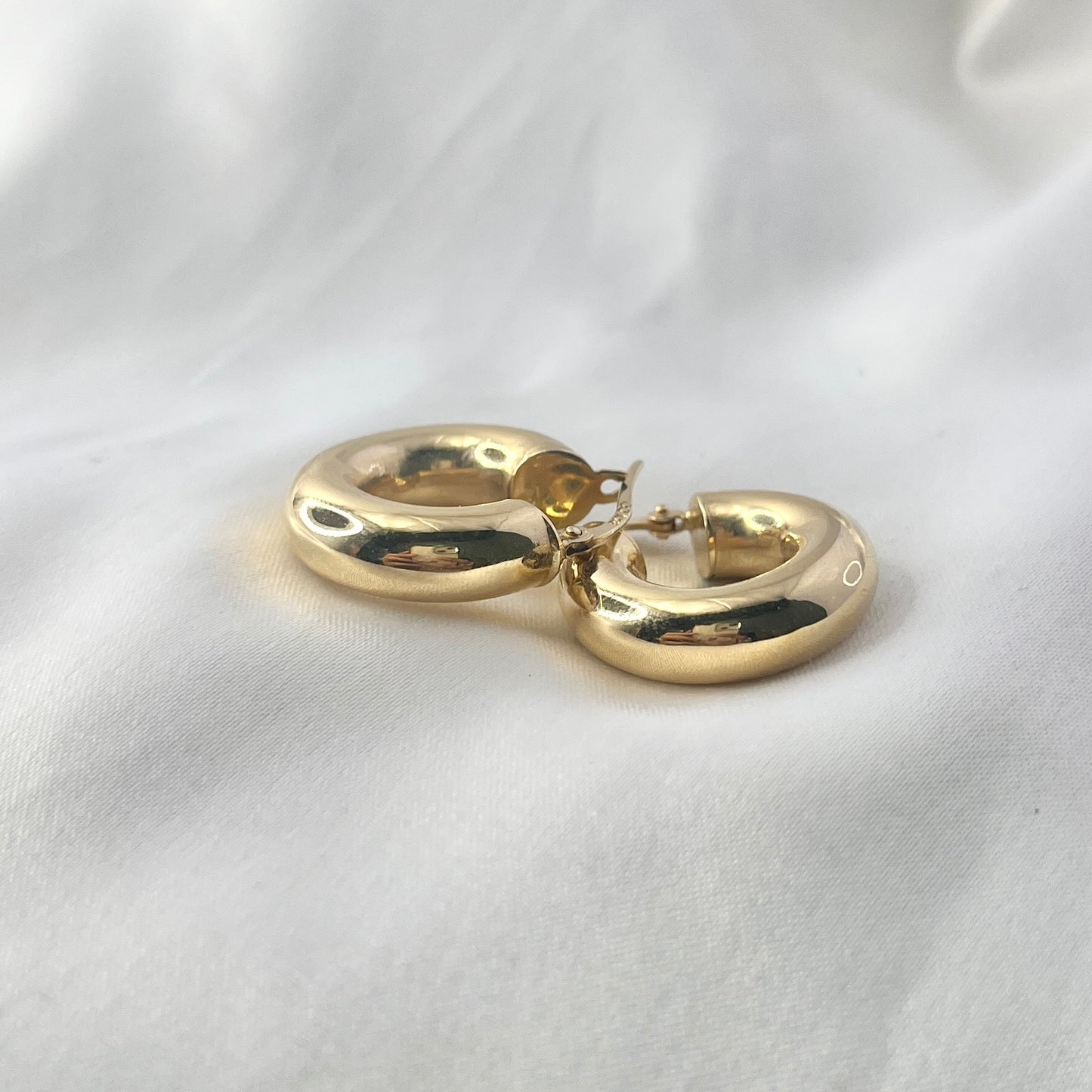 Hoop Earrings Yellow Gold GE002