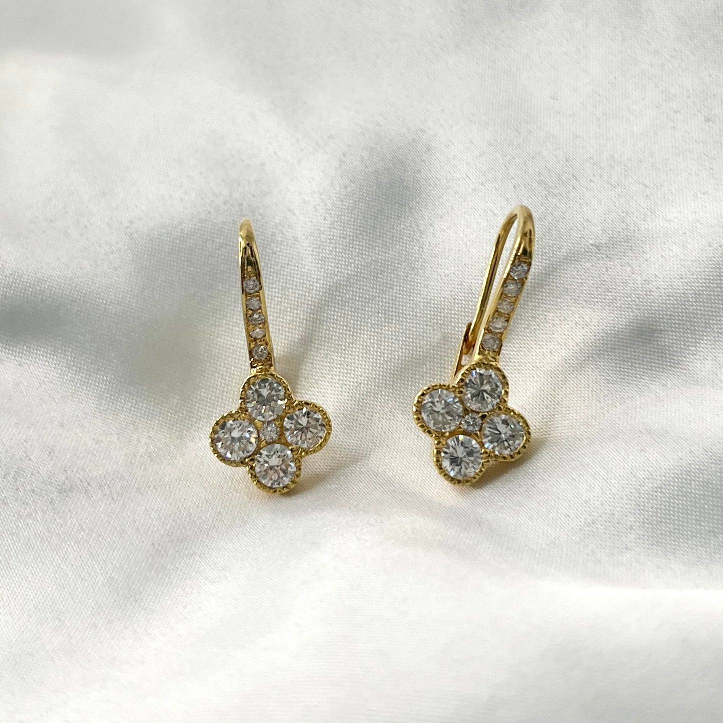 Clover Diamond Dangling DE007