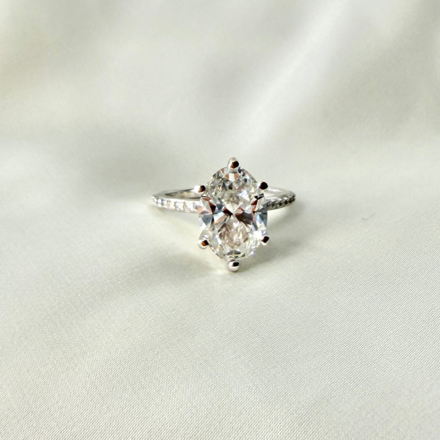 IGI Oval Brilliant CVD Diamond Ring RG039
