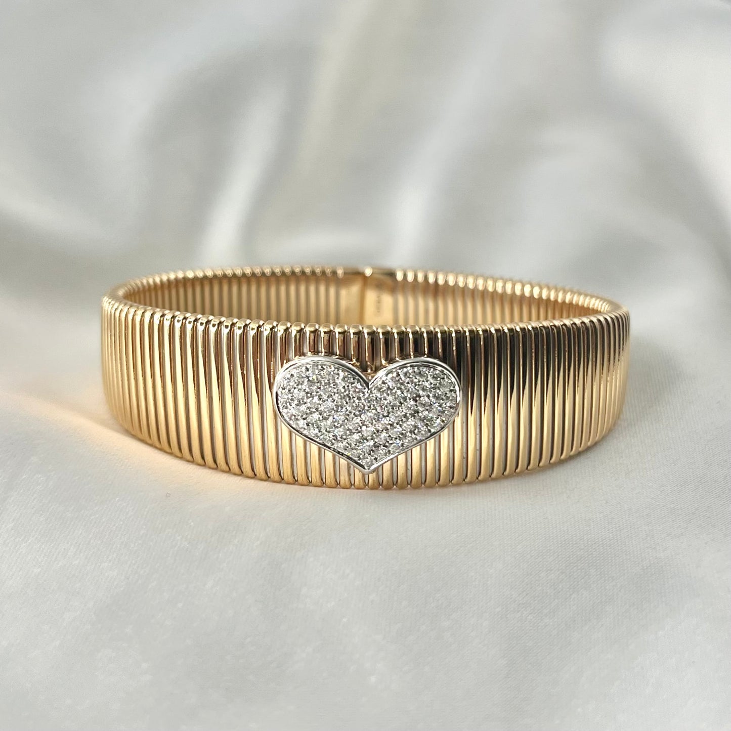 Heart Ribbed Diamond Bangle BR070