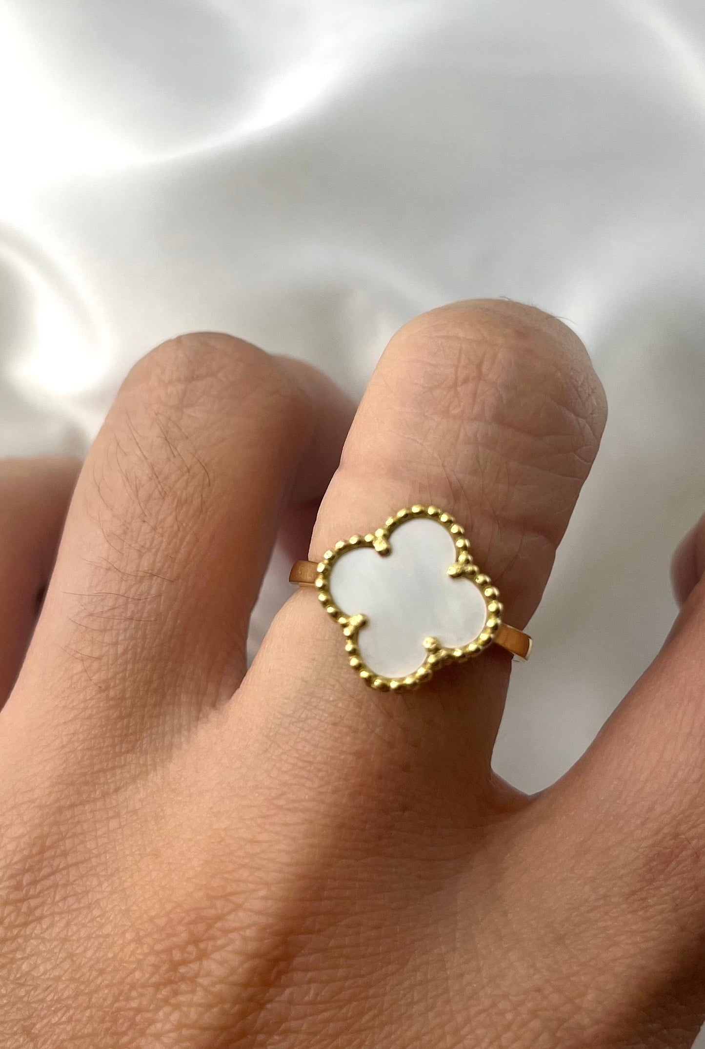 Clover Mother of Pearl Ring