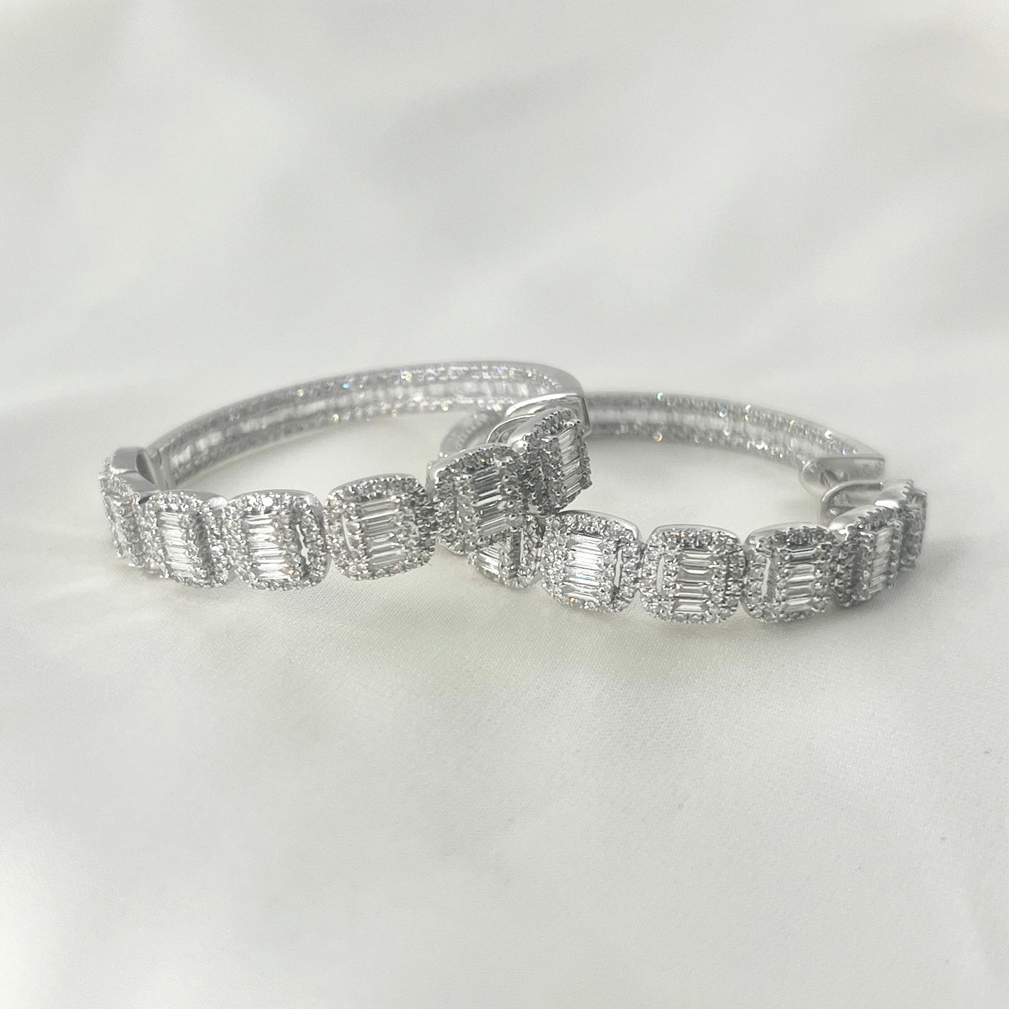 In & Out Baguette Hoop HK ER164