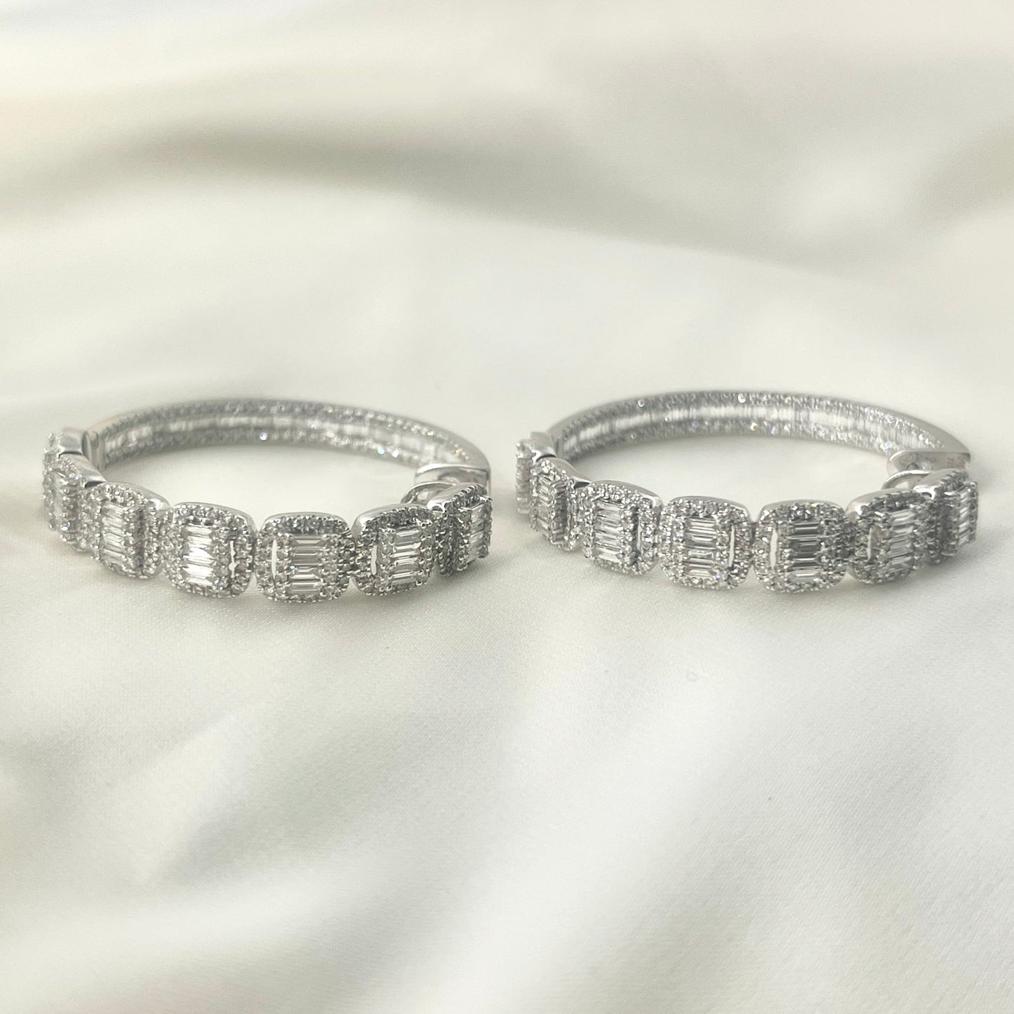 In & Out Baguette Hoop HK ER164