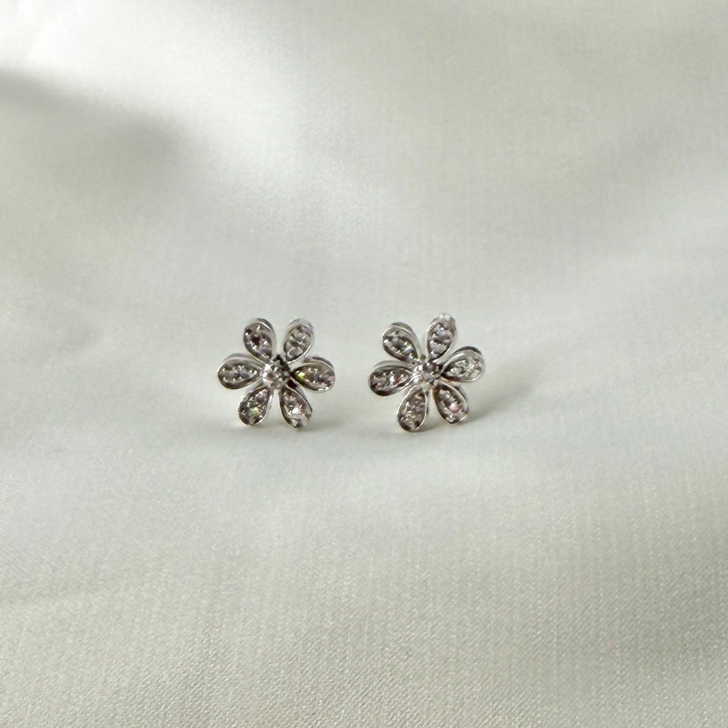 Floral Diamond Stud Earrings DE034
