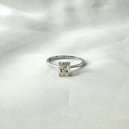 GIA Emerald Cut Solo Ring ER017