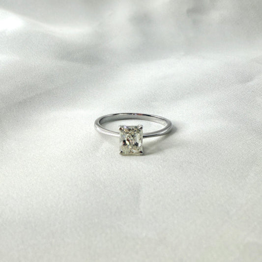 GIA Emerald Cut Solo Ring ER017
