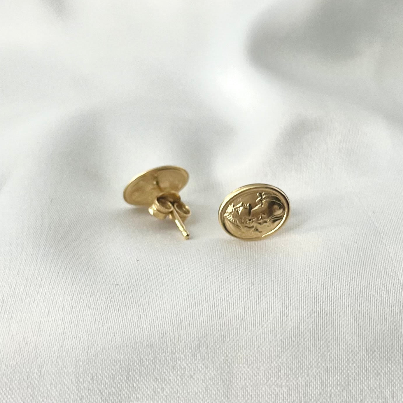 Queen Elizabeth Stud Earrings ER134